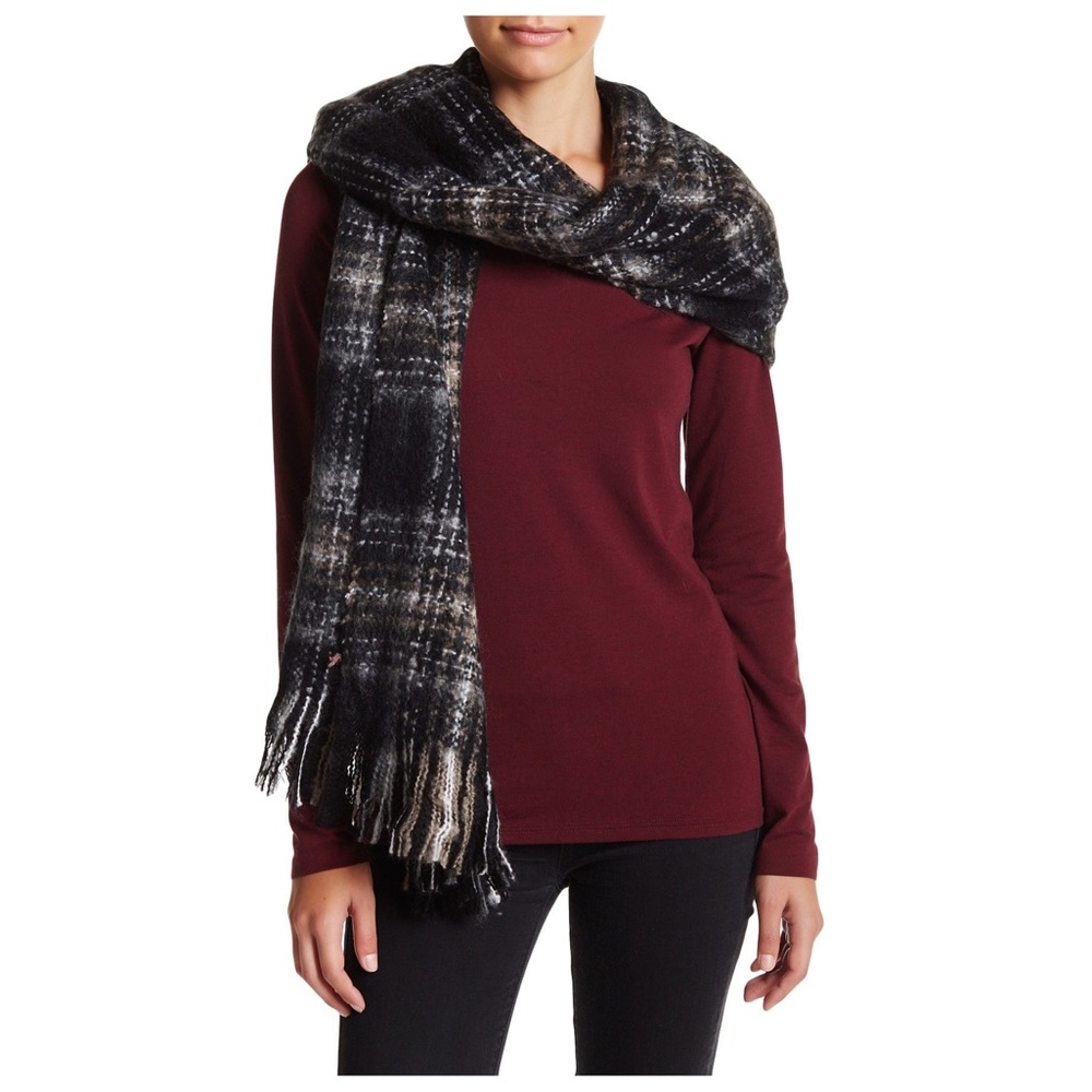 *last chance!!* Steve Madden Plaid Scarf